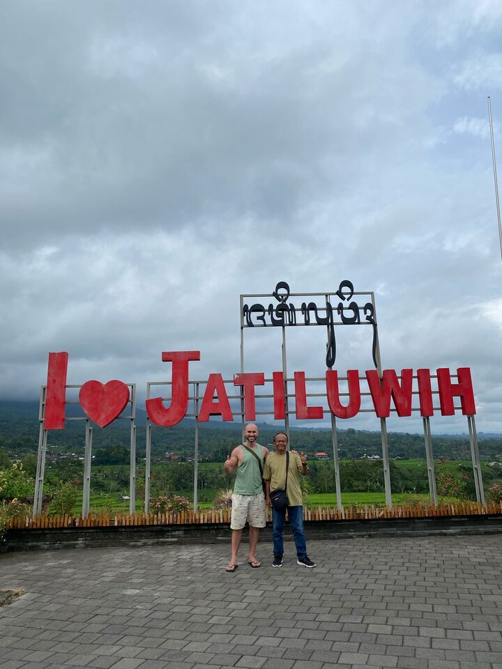 galeri udiyana bali tour (1) galeri udiyana bali tour (1)